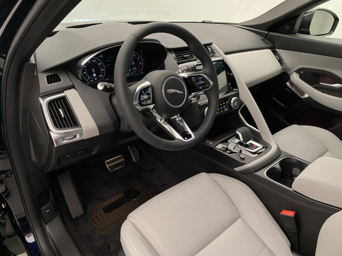 Jaguar E-Pace P250 R-DYNAMIC SE AWD AUT 2.0 Dynamic SE