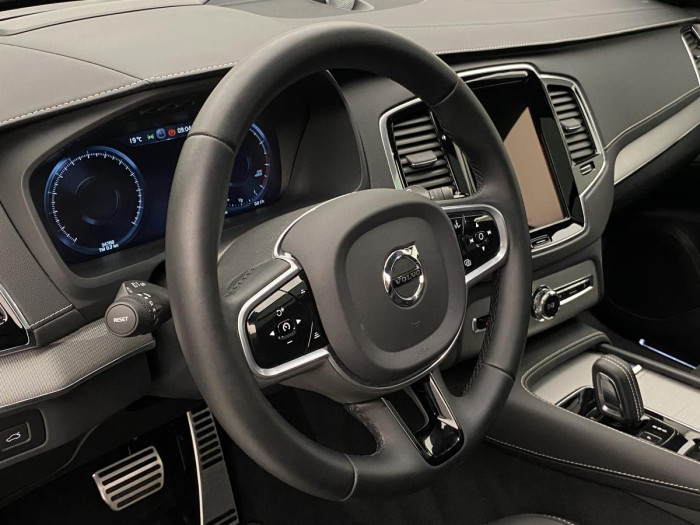 Volvo XC90 B6 AWD R-DESIGN REZERVACE