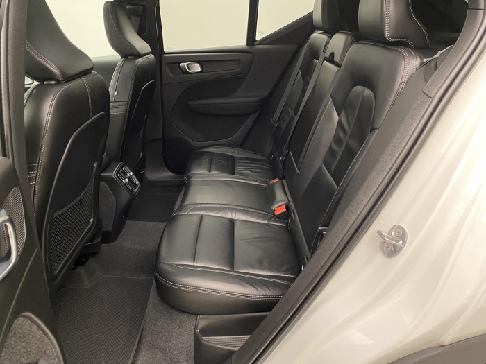 Volvo XC40 B4 AWD DARK ULTRA AUT CZ