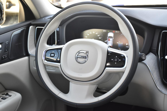 Volvo XC60 T8 AWD TWIN ENG. REZERVACE