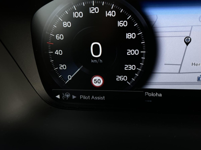 Volvo XC90 B5 AWD R-DESIGN 7 MÍSTNÁ Aut