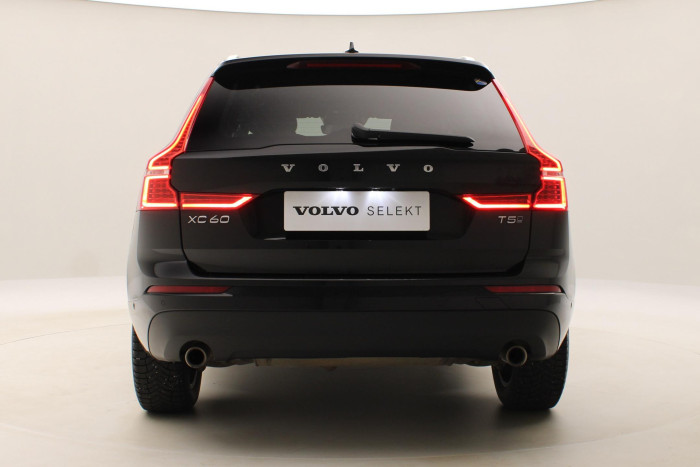 Volvo XC60 T5 AWD MOMENTUM REZERVACE 2.0 Momentum