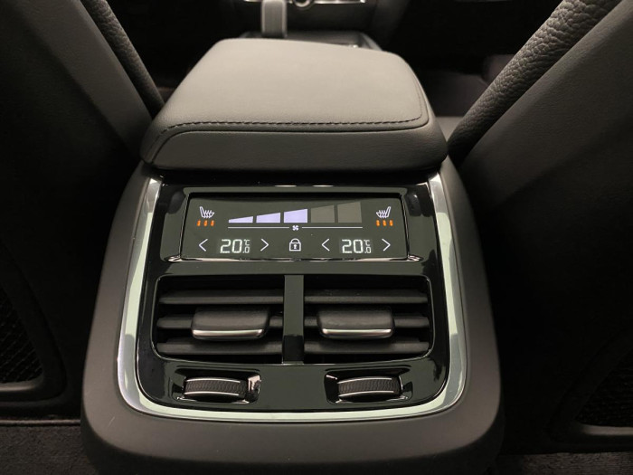 Volvo V60 B4 ULTIMATE DARK AUT REZERVACE
