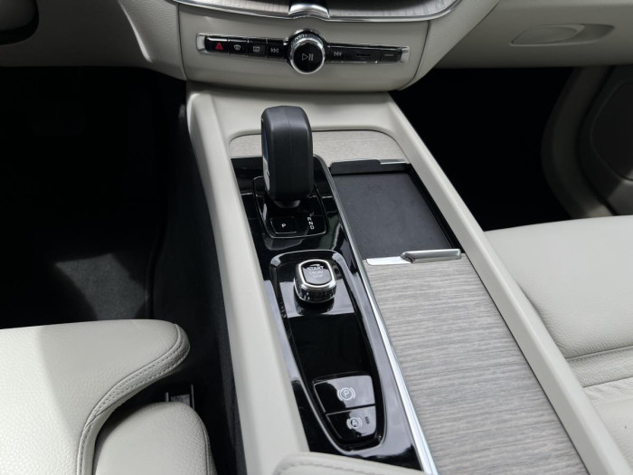 Volvo XC60 B4 PLUS BRIGHT Aut REZERVACE