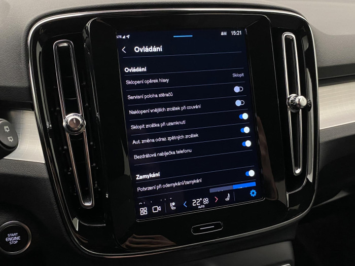 Volvo XC40 B3 DARK PLUS AUT CZ