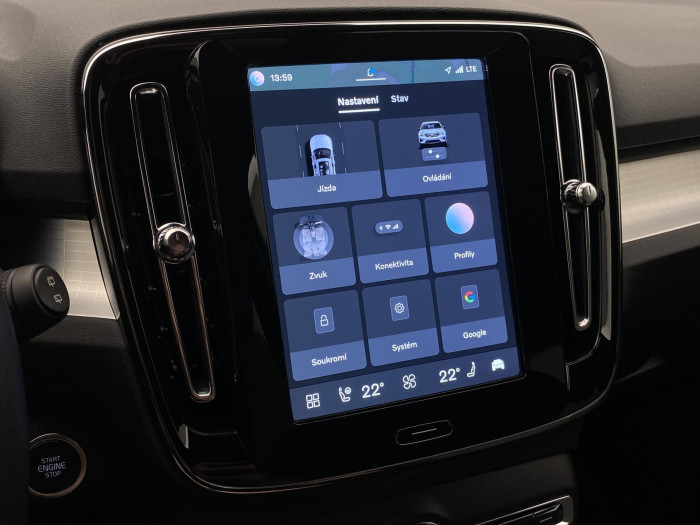 Volvo XC40 B3 DARK PLUS AUT CZ