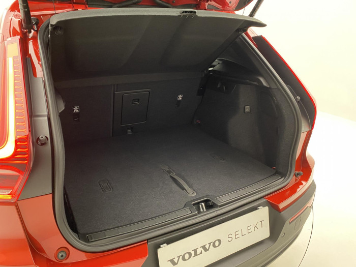 Volvo XC40 B3 DARK PLUS AUT CZ