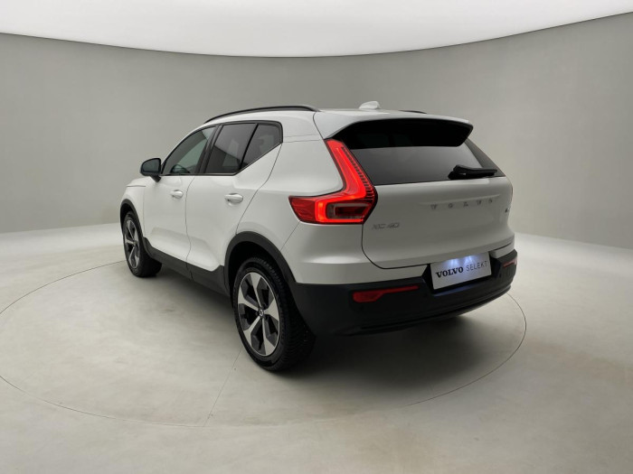 Volvo XC40 B4 PLUS DARK AUT REZERVACE