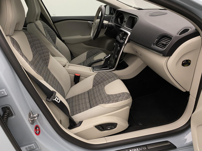 Volvo V40 D3 MOMENTUM AUT 2.0 d Momentum