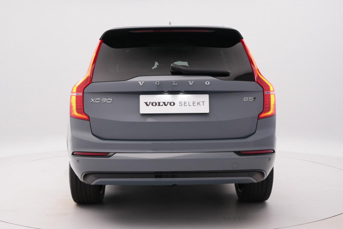 Volvo XC90 B5 AWD ULTIMATE DARK 7M 1.maj.