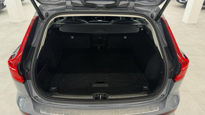 Volvo V60 CROSS COUNTRY B4 REZERVACE
