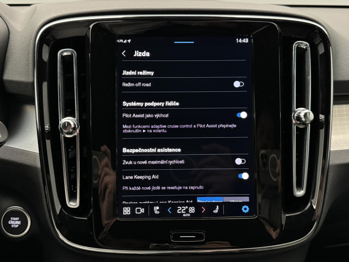 Volvo XC40 B3 DARK PLUS CZ 1.maj