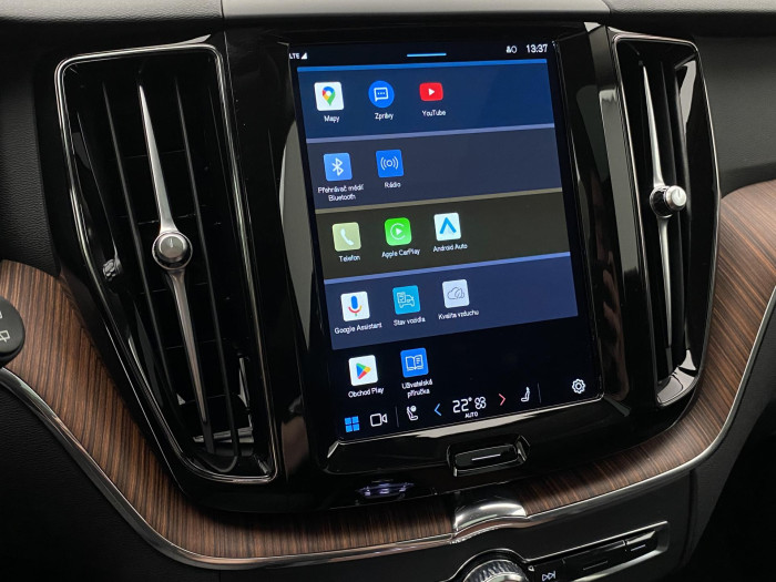 Volvo XC60 T6 AWD PLUS DARK REZERVACE