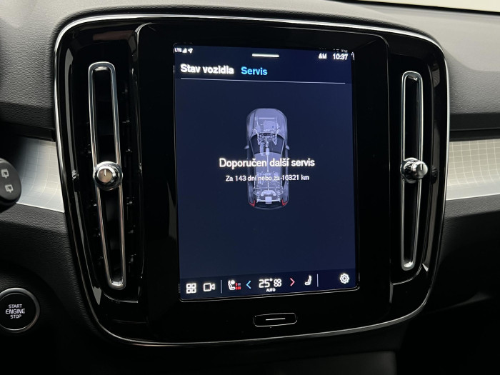 Volvo XC40 B3 PLUS DARK AUT CZ 1.maj.