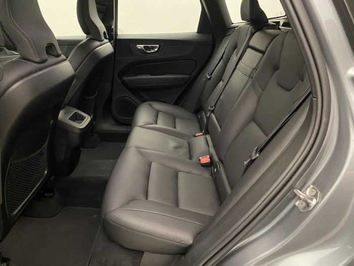 Volvo XC60 B4 AWD MOMENTUM AUT 2.0 Momentum