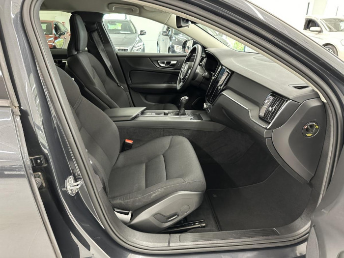 Volvo V60 D3 KINETIC NAVIGACE REZERVACE 2.0 d
