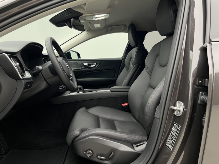 Volvo V60 B4 PLUS DARK AUT 1.maj.