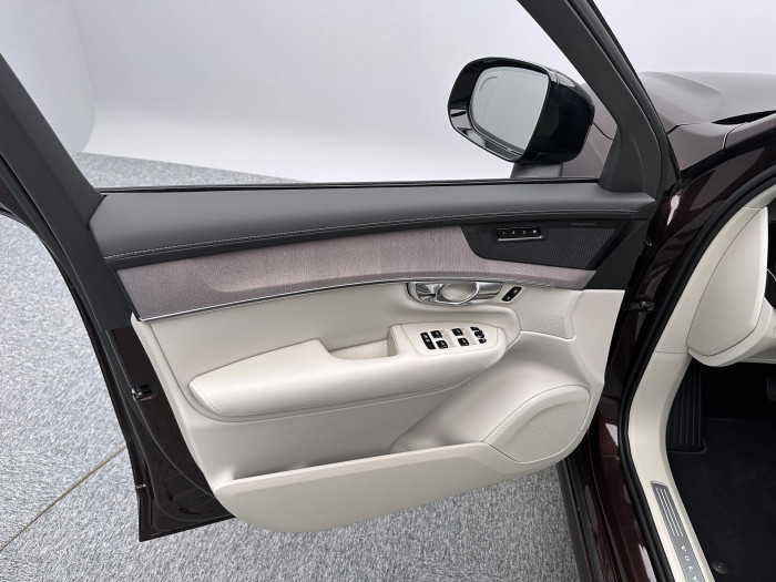 Volvo XC90 B5 AWD AUT DARK PLUS 7 míst