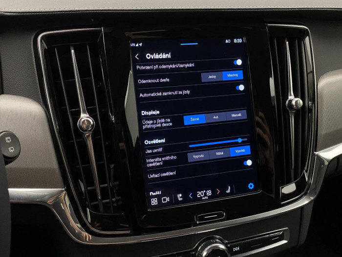 Volvo V90 CC B4 AWD PLUS AUT CZ 1.maj