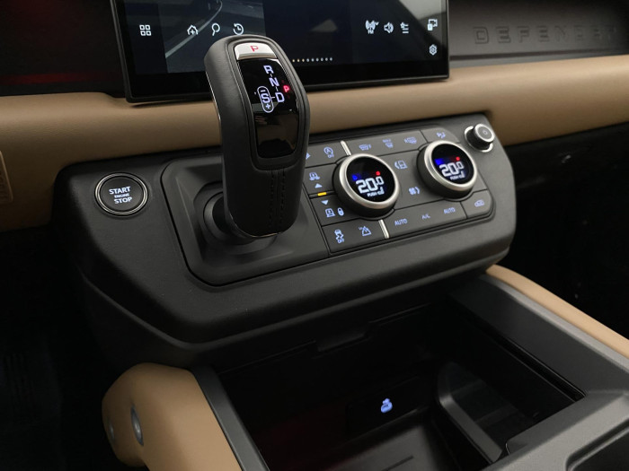 Land Rover Defender 110 D300 X-D HSE REZERVACE 3.0 d d