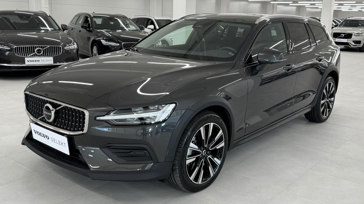 Volvo V60 CROSS COUNTRY B4 AWD REZERVACE