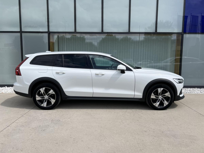 Volvo V60 CROSS COUNTRY B4 AWD Aut 1.maj