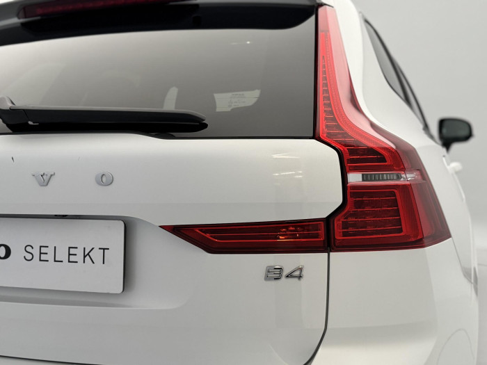 Volvo XC60 B4 PLUS DARK AUT 1.maj.