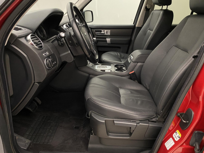 Land Rover Discovery 3.0 TDV6 S AWD REZERVACE