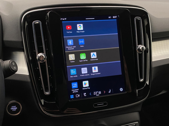 Volvo XC40 B3 DARK PLUS REZERVACE