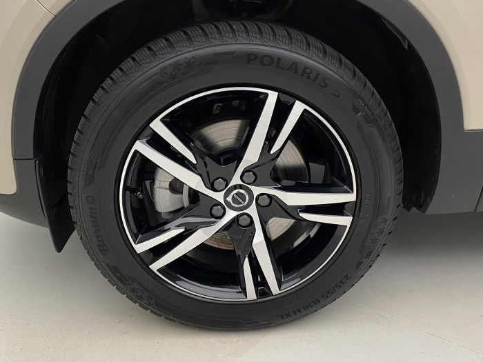 Volvo XC40 B3 PLUS DARK AUT CZ