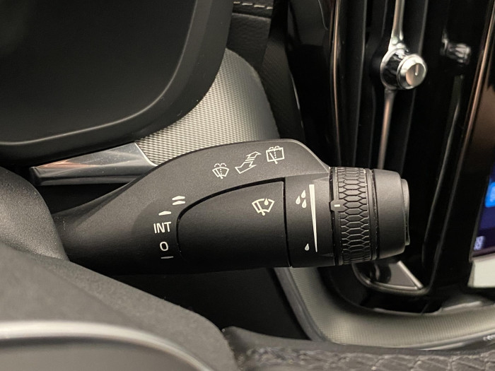 Volvo XC60 B5 AWD R-DESIGN AUT