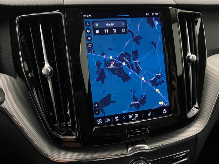 Volvo XC60 B5 AWD PLUS DARK CZ REZERVACE