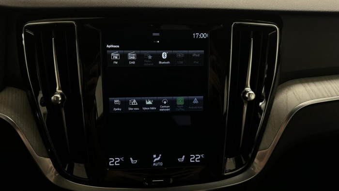 Volvo V60 CROSS COUNTRY B4 REZERVACE