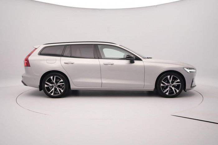 Volvo V60 B4 PLUS DARK 1.maj