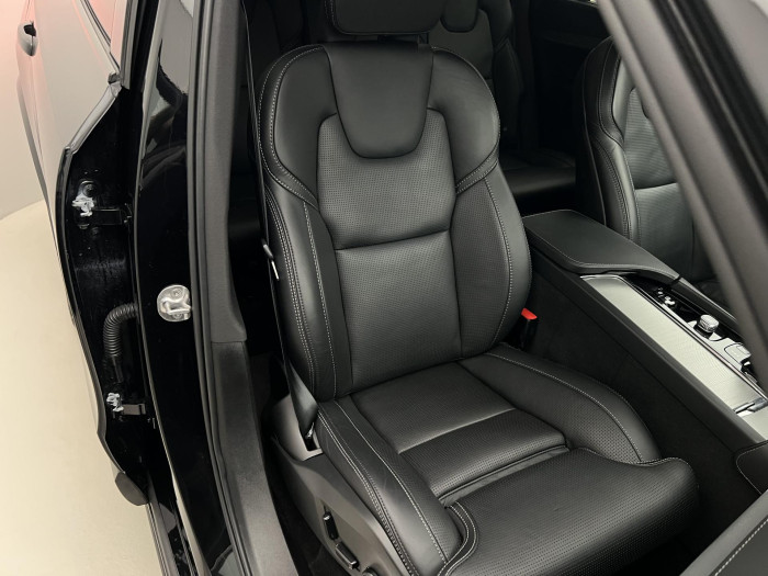 Volvo XC90 B5 AWD R-DESGIN 7MÍSTNÁ AUT CZ