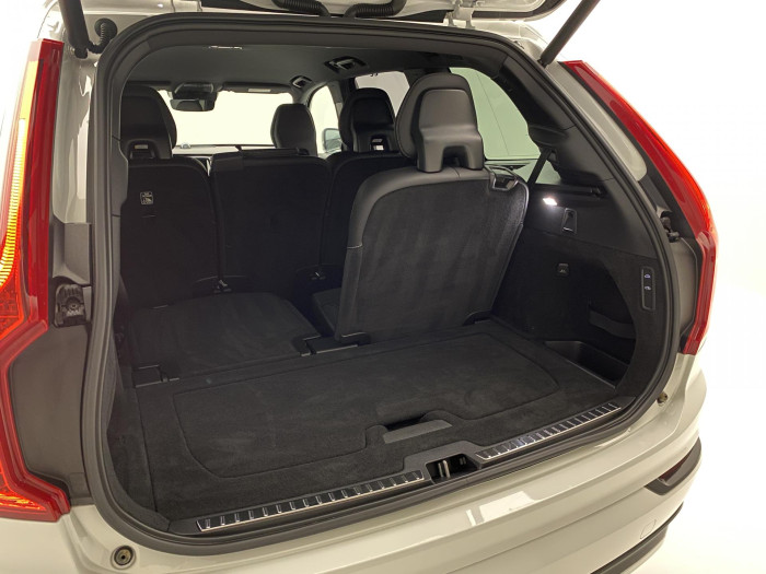 Volvo XC90 B6 AWD R-DESIGN REZERVACE