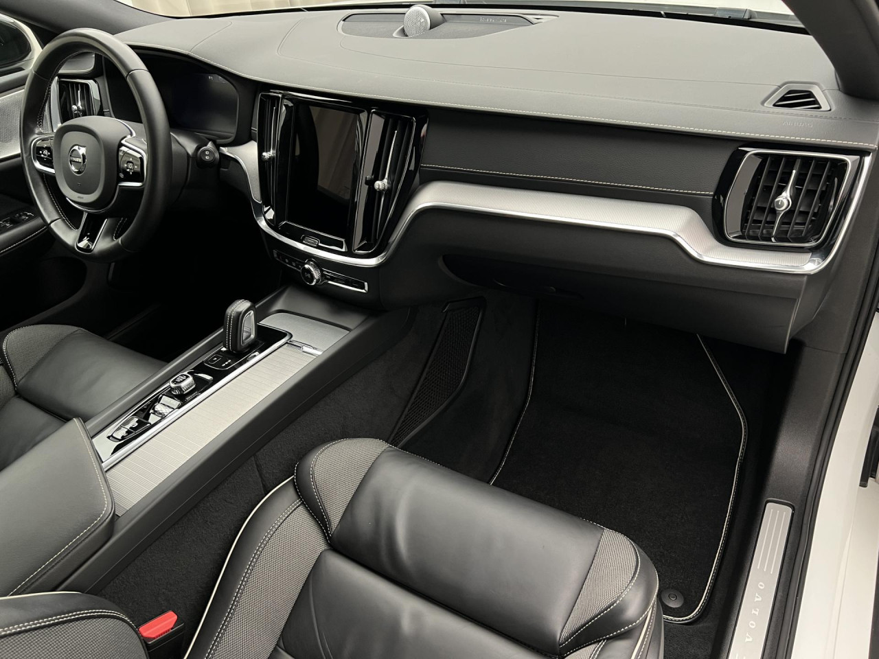 Volvo V60 B3 R-DESIGN AUT 1.maj.