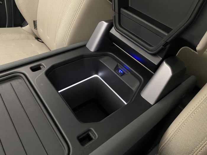 Land Rover Defender P400 SE AWD AUT REZERVACE 3.0 SE