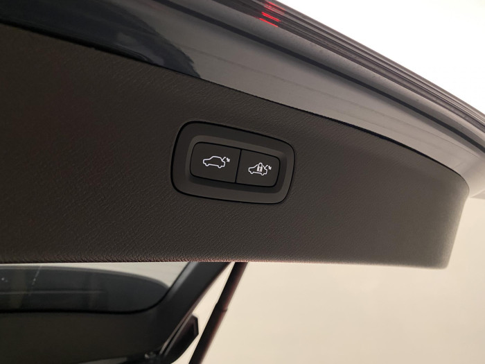 Volvo XC90 T8 AWD ULTRA DARK AUT CZ 7m