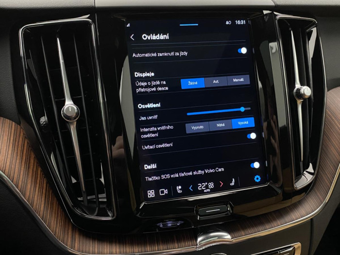 Volvo XC60 T6 AWD AT RECHARGE BRIGHT PLUS 2.0 AT Plus