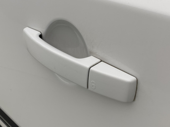 Land Rover Discovery 4 3.0SDV6 HSE AWD REZERVACE