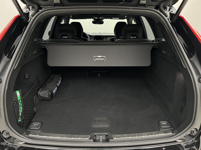 Volvo XC60 B5 AWD BLACK EDITION AUT 1.maj 2.0 Edition