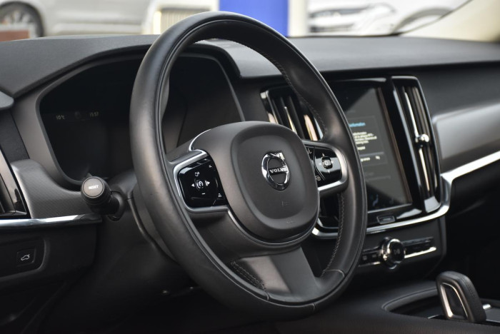 Volvo V90 B4 MOMENTUM REZERVACE 2.0 Momentum