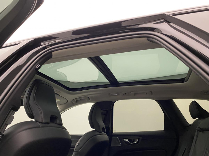 Volvo XC60 B5 AWD ULTIMATE DARK AUT CZ