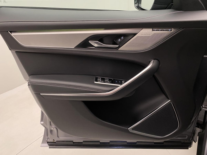 Jaguar F-Pace P250 R-DYNAMIC SE REZERVACE 2.0 Dynamic SE