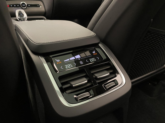 Volvo XC90 T8 AWD ULTRA DARK AUT CZ 7m