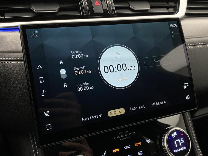 Jaguar F-Pace D300 R-DYNAMIC SE REZERVACE 3.0 d Dynamic SE