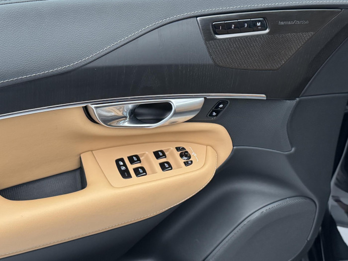 Volvo XC90 T8 AWD RECHARGE ULTIMATE DARK