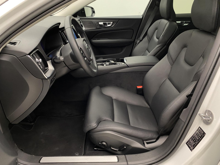 Volvo V60 T8 AWD RECHARGE DARK PLUS CZ