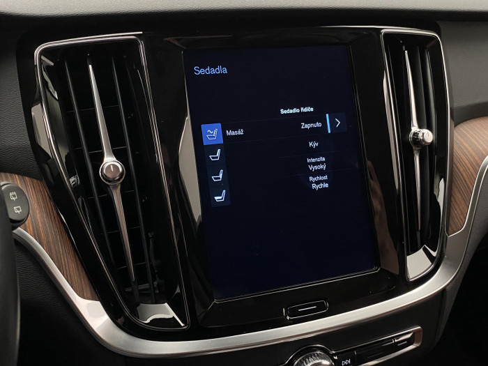 Volvo V60 CC D4 AWD PRO REZERVACE 2.0 d CC CC